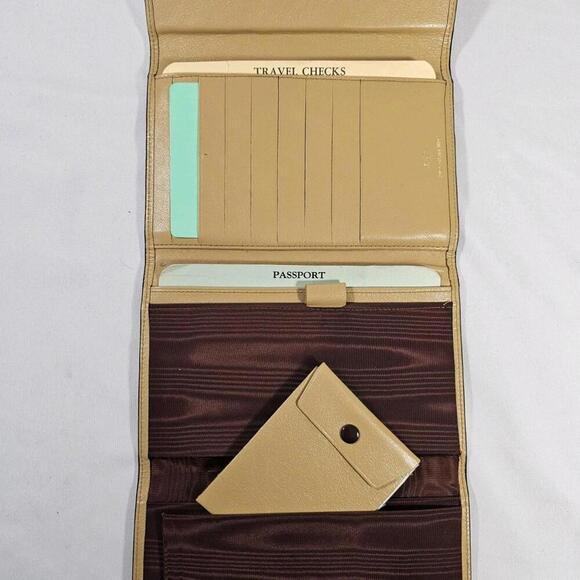 Bosca Handbags - Vintage Bosca Women’s Leather Travel Wallet Checks/Cards-BiFold/Snap Cream Tan